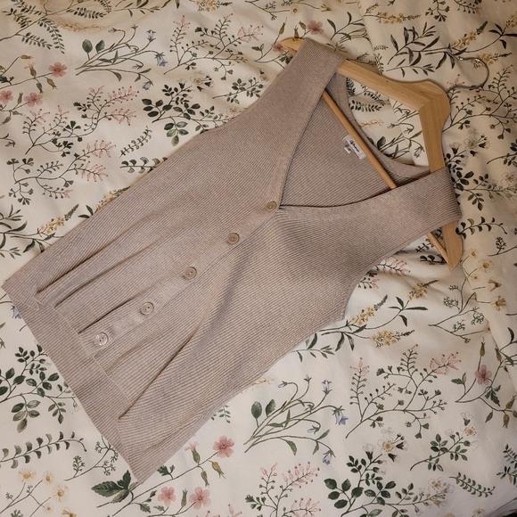 Reitmans Tops - Reitmans Beige Ribbed Button-Front Tank Top